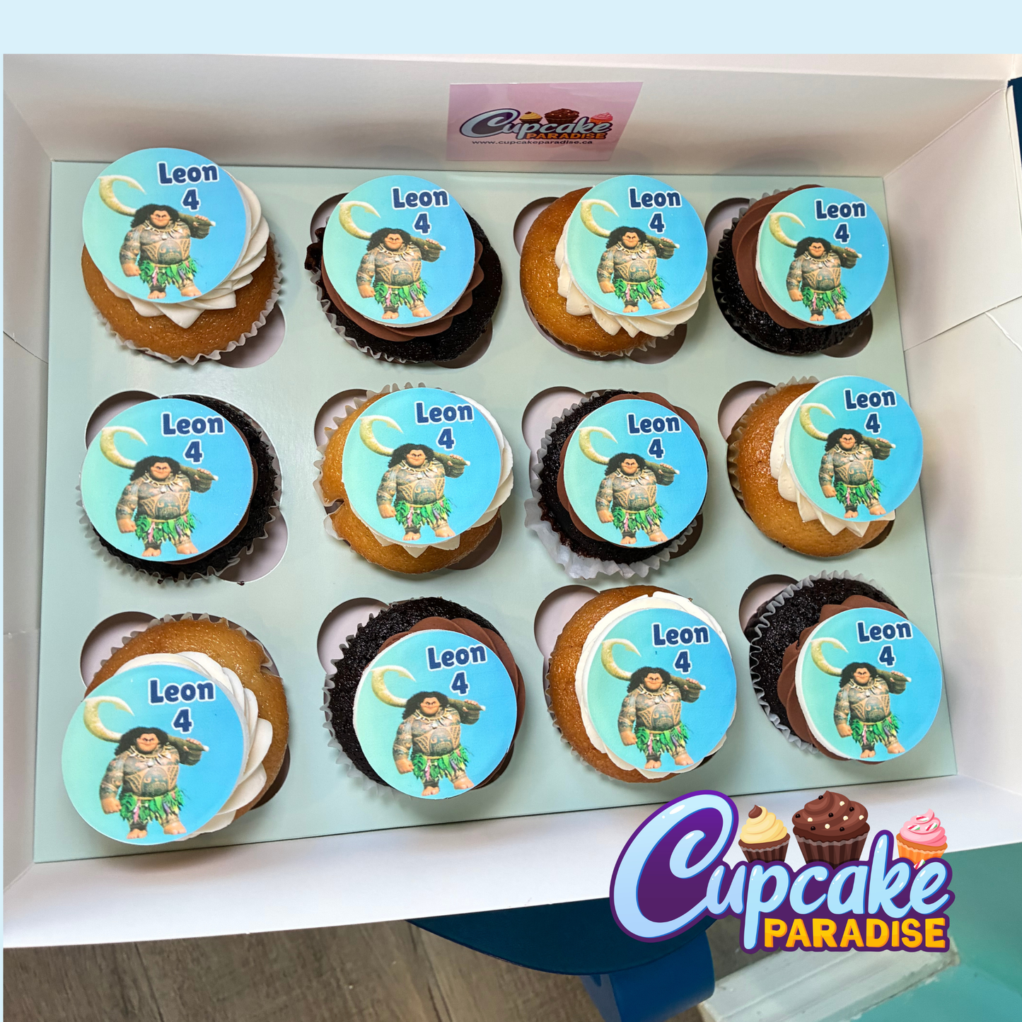 12 Maui Themed Cupcakes