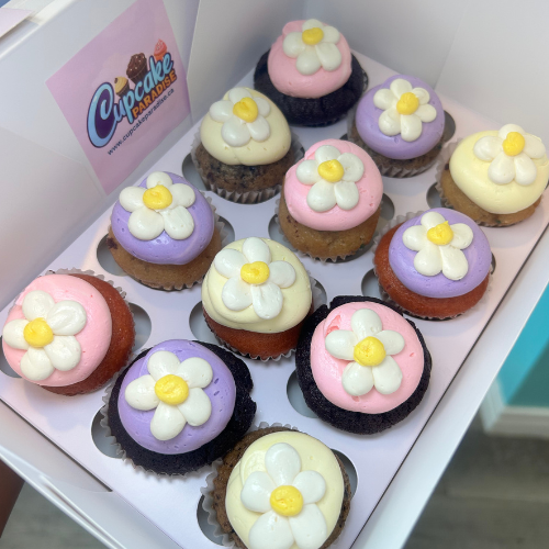 Little Daisy Flower Mini Cupcakes (24)